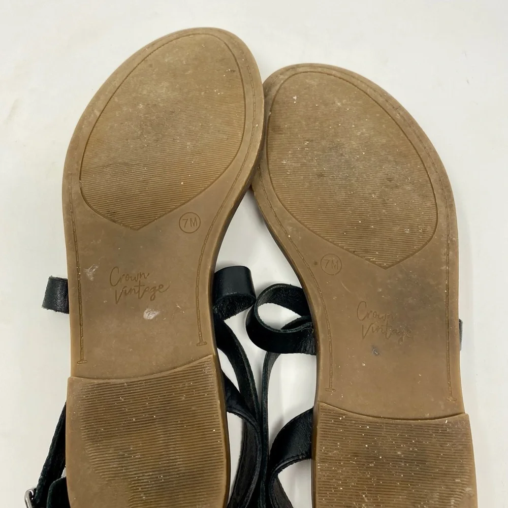 Women’s Crown Vintage Black and Tan Sandals Size 7